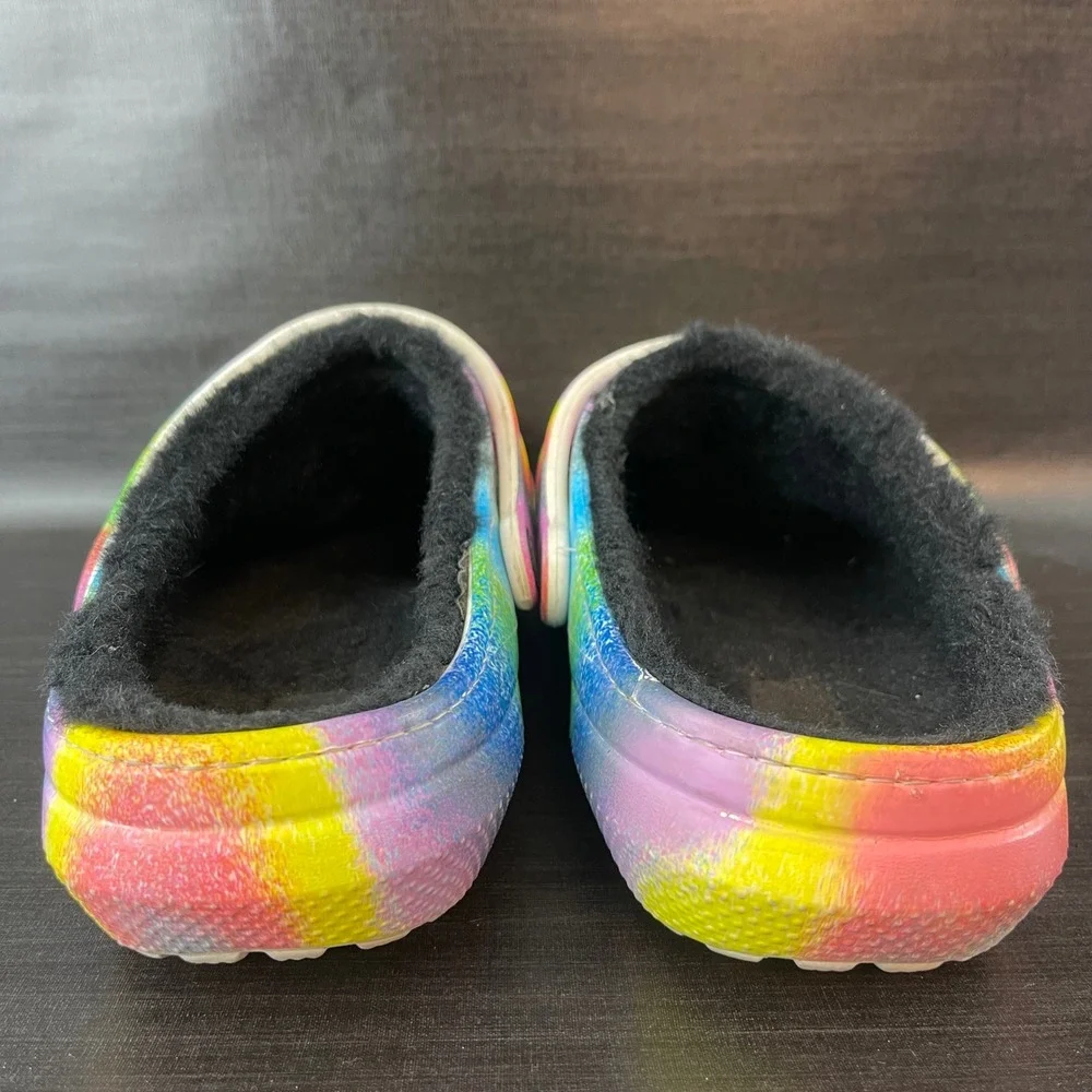 Crocs Classic Lined‎ Clogs Mens 11 Rainbow Tie Dye Black Fuzzy Fur Slip On Shoes